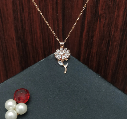 Everyday Diamond Clover Necklace | M&K Jewelry