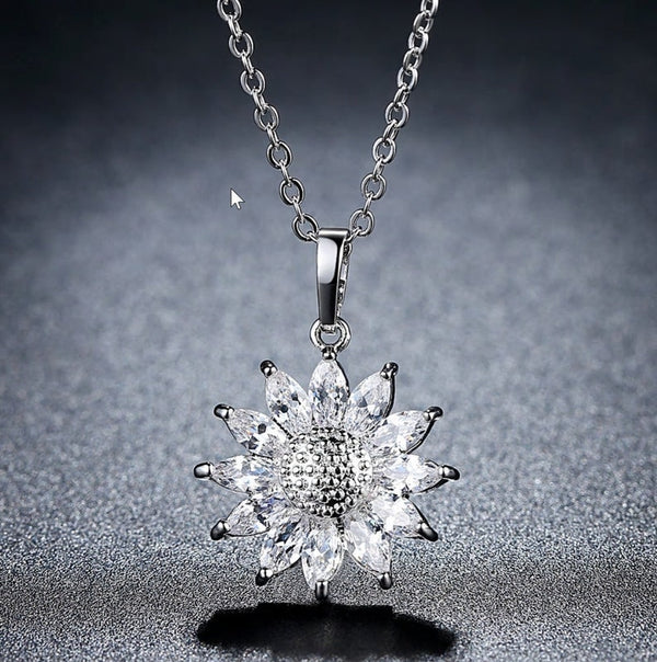 Creative Fashion Sunflower Diamond Spinner Pendant Necklace Jewelry For Women & Girls